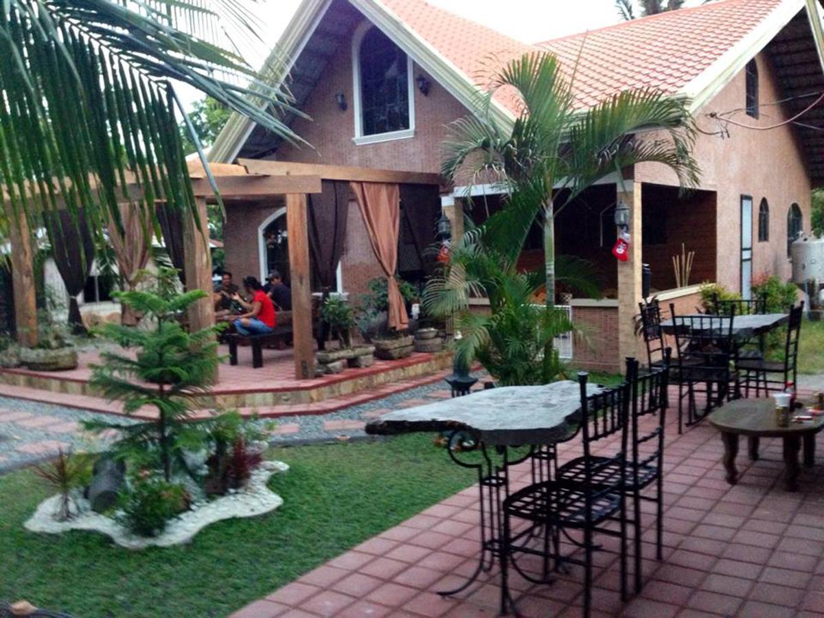 Bognot Lodge : Alvin Bognot Mt Pinatubo Guesthouse And Tours Santa Juliana Room photo